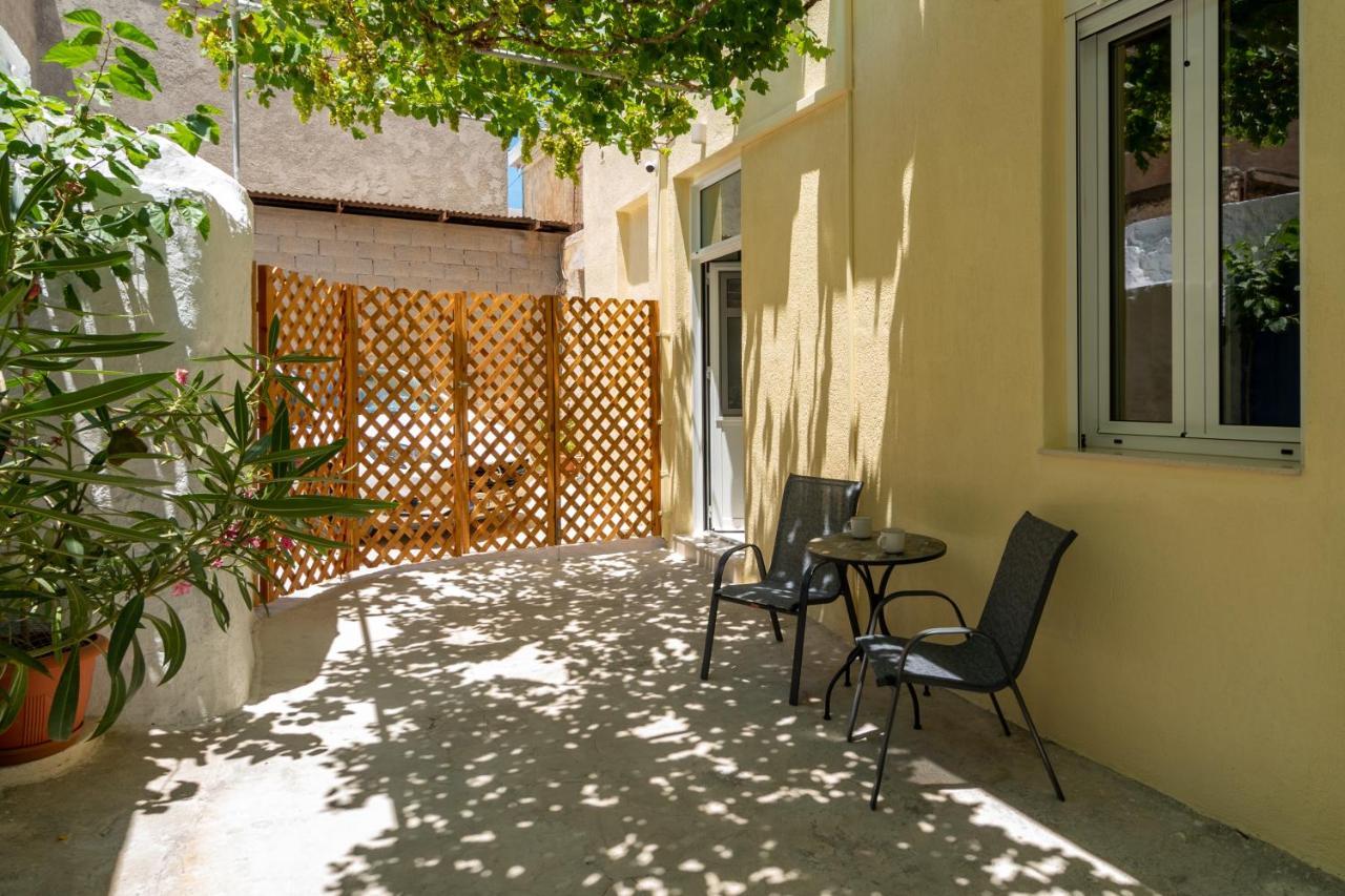 Gemma Apartments Palaiochora Esterno foto